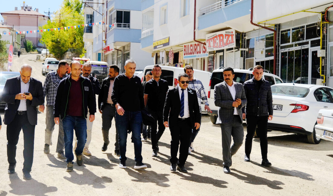 Akdağmadeni Belediye Başkanı Dr. Nezih Yalçın, güne ilçedeki okulları ziyaret