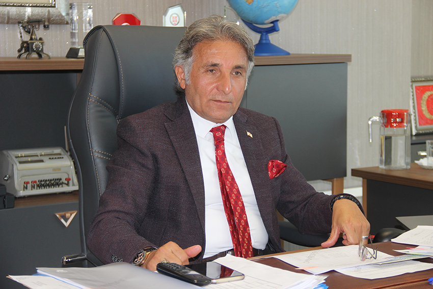 Yozgat Defterdarı Osman Kocaş, makamında düzenlediği basın toplantısında vergi bilincine