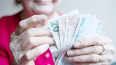 Milyonlarca emeklinin merakla beklediği bayram ikramiyeleriyle ilgili yeni bir düzenleme
