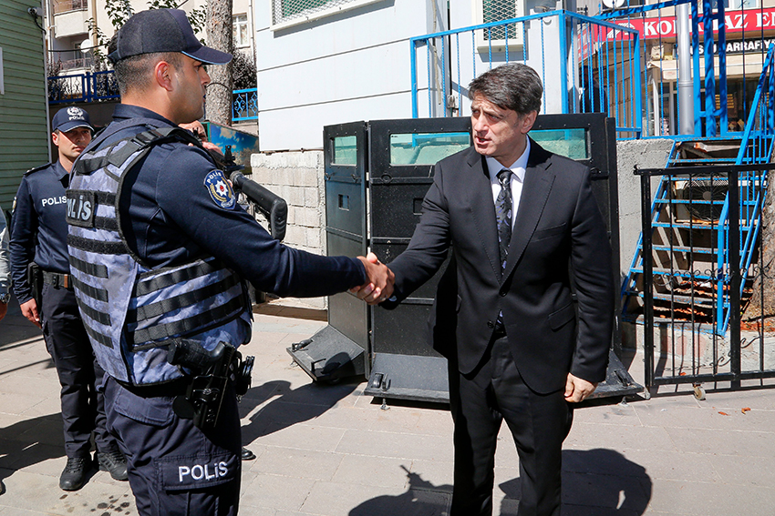 Yozgat İl Emniyet Müdürü Necmettin Koç, emniyet birimlerini ziyaret ederek