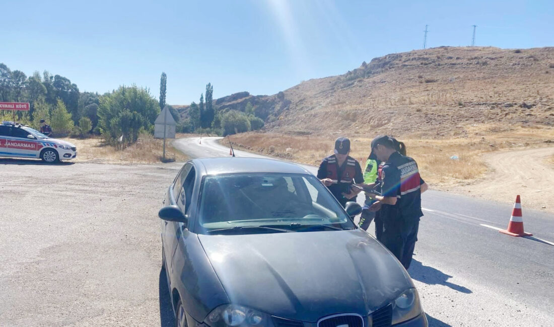 Yozgat’ın Sarıkaya ilçesinde Jandarma ekipleri tarafından yapılan yol kontrol uygulamasında