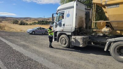 Yozgat İl Jandarma Komutanlığı ekipleri, yük ve yolcu taşımacılığı yapan