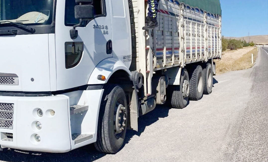 Boğazlıyan İlçe Jandarma Komutanlığı Trafik Jandarması ekipleri, yük taşımacılığı yapan