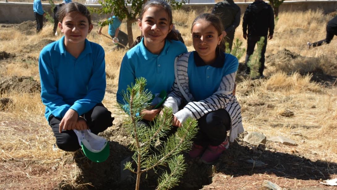 Yozgat’ta “Yeşil Vatan-Benim Okulum Geleceğe Çare” etkinlikleri kapsamında İl Milli