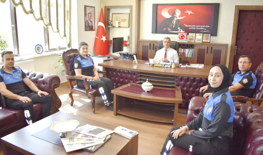 Yozgat Toplum Destekli Polis Şube Müdürlüğü’nde görevli polisler, İl Millî