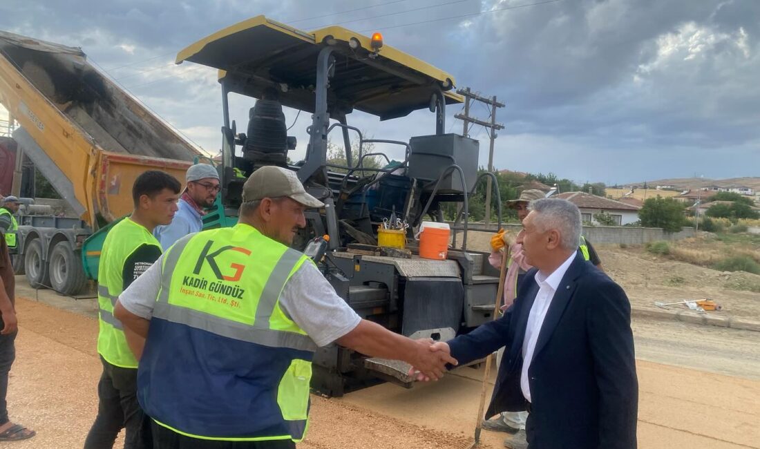 Şefaatli Belediye Başkanı Zeki Bozkurt, altyapı çalışmaları tamamlanan eski Şefaatli