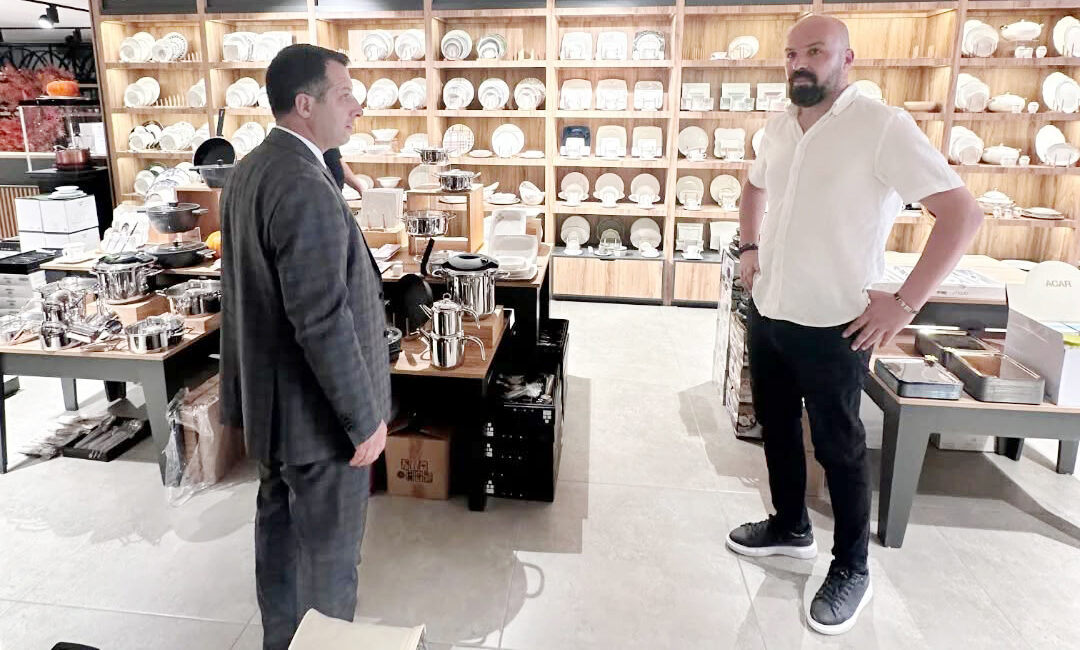 Sorgun İlçe Kaymakamı Abdurrezzak Canpolat, ilçedeki esnaf ziyaretlerini sürdürüyor. Kaymakam