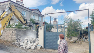 Sorgun Belediyesi, şehir genelinde tespit edilen kaçak ve imara aykırı