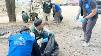 Yozgat'ta, Dünya Temizlik Günü vesilesiyle çevre kirliliğine dikkat çekmek amacıyla