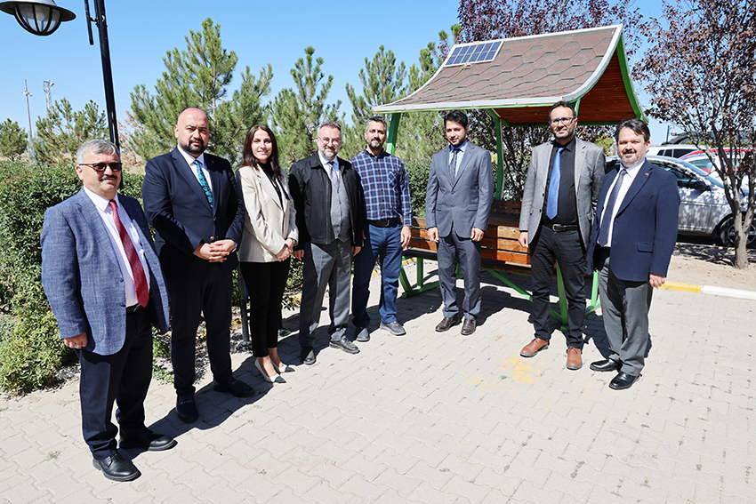Yozgat Bozok Üniversitesi Boğazlıyan Meslek Yüksekokulu öğrencileri artık telefonlarını güneş