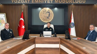 Yozgat İl Emniyet Müdürü Necmettin Koç, müdür yardımcılarıyla birlikte, Emniyet