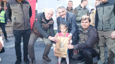 Yozgat’ta Milli Ağaçlandırma Günü ve Haftası etkinlikleri kapsamında, Cumhuriyet Meydanı’nda