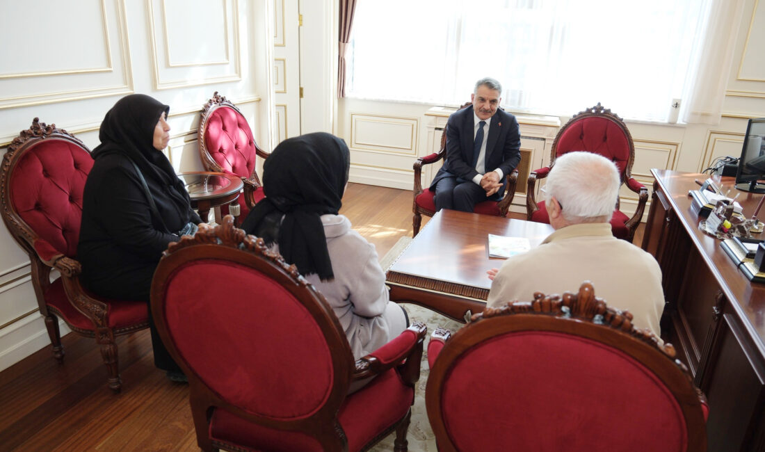 Yozgat Valisi Mehmet Ali Özkan, vatandaşlarla birebir görüşmelerine devam ederek,