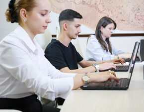 Üniversite öğrencilerine gelir desteği ve mesleki deneyim fırsatı sunan İŞKUR