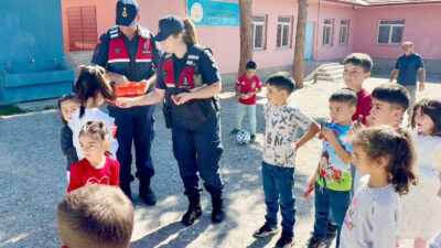 Çayıralan İlçe Jandarma Komutanlığı ekipleri, Yukarıyahyasaray Köyü İlkokulu çevresinde güvenlik