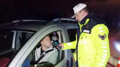 Yozgat’ın Akdağmadeni ilçesinde jandarma ekiplerince gerçekleştirilen trafik denetiminde bir sürücünün