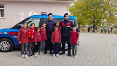 Yenifakılı ilçesinde jandarma ekipleri, Fehimli Köyü İlk ve Ortaokulu’nu ziyaret