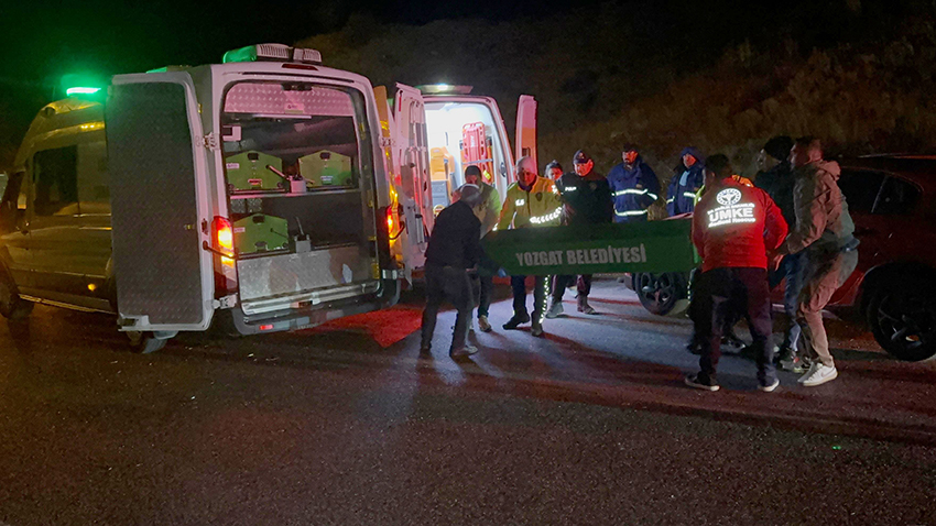 Yozgat-Ankara Karayolu Sarıhacılı mevkiinde meydana gelen trafik kazasında elektrik direğine