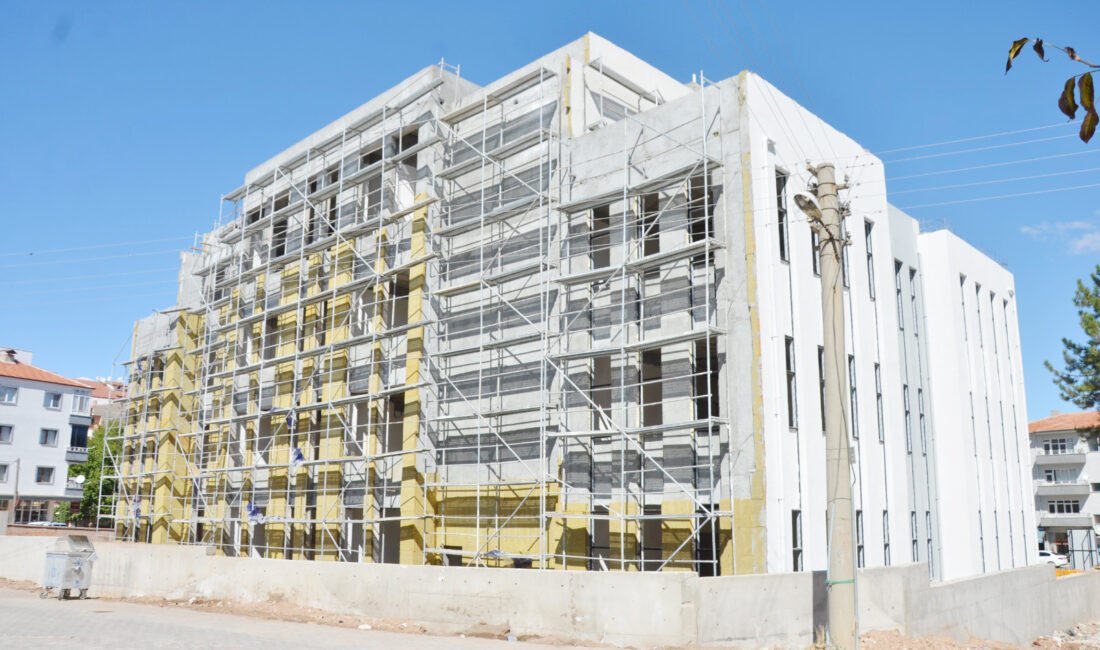 Yozgat Valiliği koordinesinde yapımı devam eden Sarıkaya Hükümet Konağı inşaatında