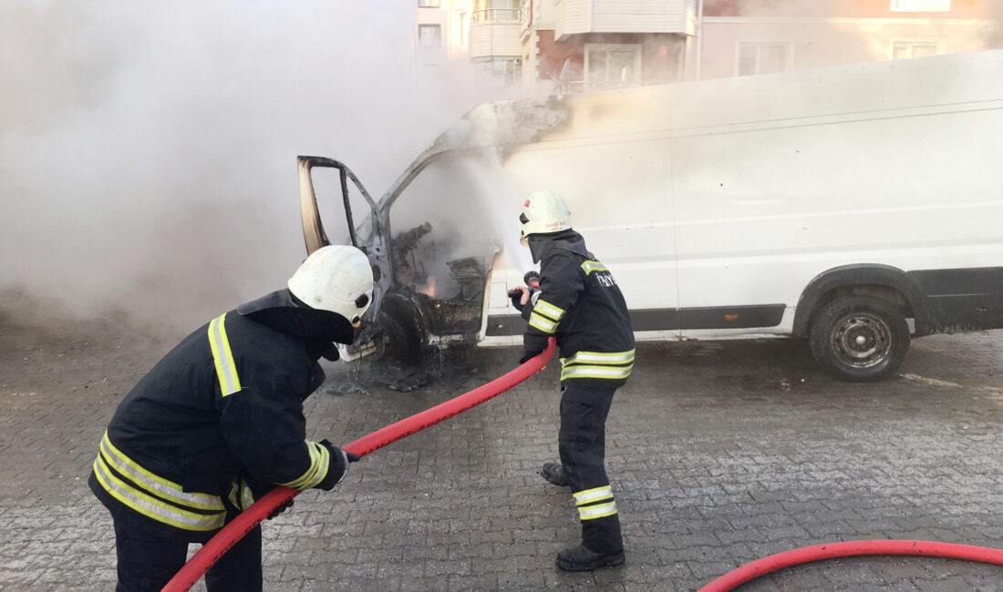 Yozgat’ın Köseoğlu Mahallesi’nde park halindeki bir minibüste henüz belirlenemeyen nedenle