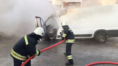 Yozgat’ın Köseoğlu Mahallesi’nde park halindeki bir minibüste henüz belirlenemeyen nedenle