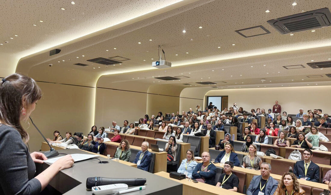 Yurt içinden ve yurt dışından öğretmen ile akademisyenlerin katılımıyla düzenlenen