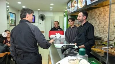 Yozgat İl Emniyet Müdürü Necmettin Koç, Lise Caddesi’nde esnaf ve