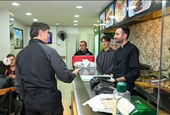 Yozgat İl Emniyet Müdürü Necmettin Koç, Lise Caddesi’nde esnaf ve