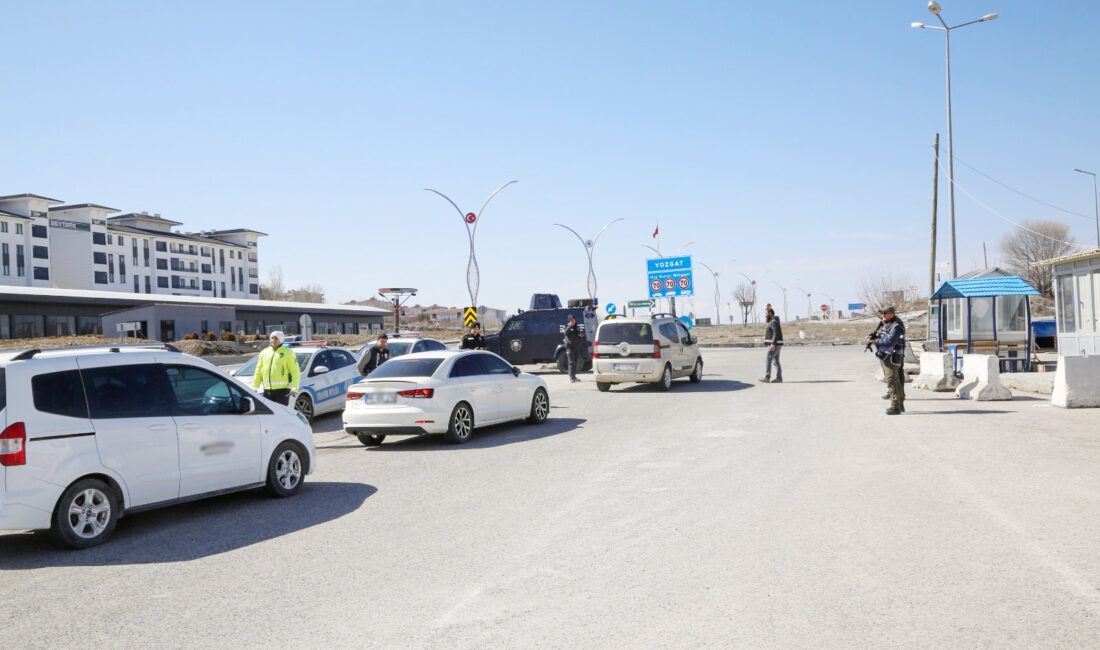 Yozgat İl Emniyet Müdürlüğü ekipleri tarafından, öğrencilerin huzur ve güvenliğini