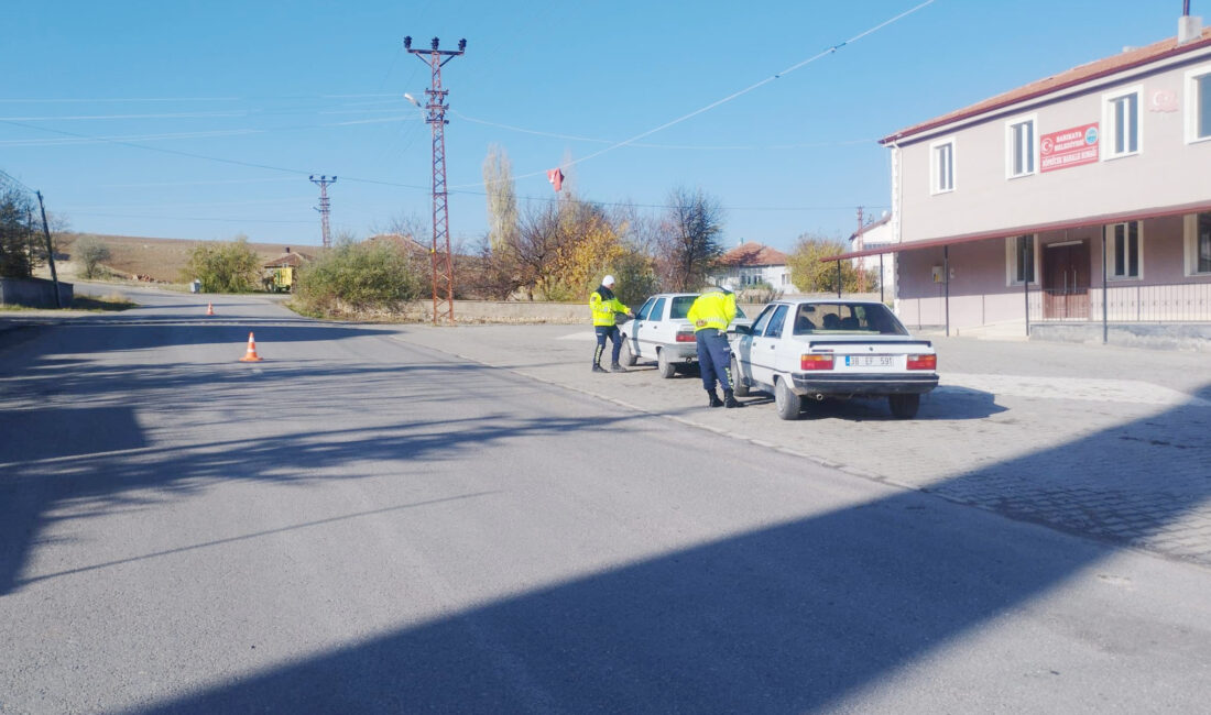Sarıkaya İlçe Jandarma Komutanlığı Trafik Timlerince köy yolunda gerçekleştirilen trafik