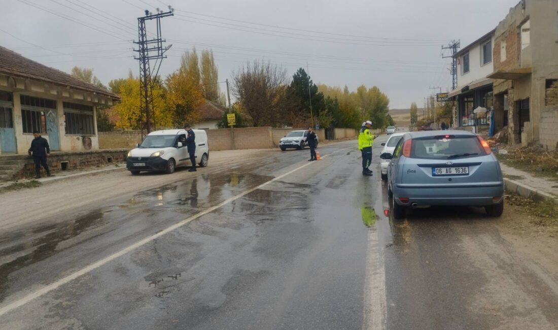 Sarıkaya İlçe Jandarma Komutanlığı Trafik Jandarması ve Asayiş ekipleri, sürücülere