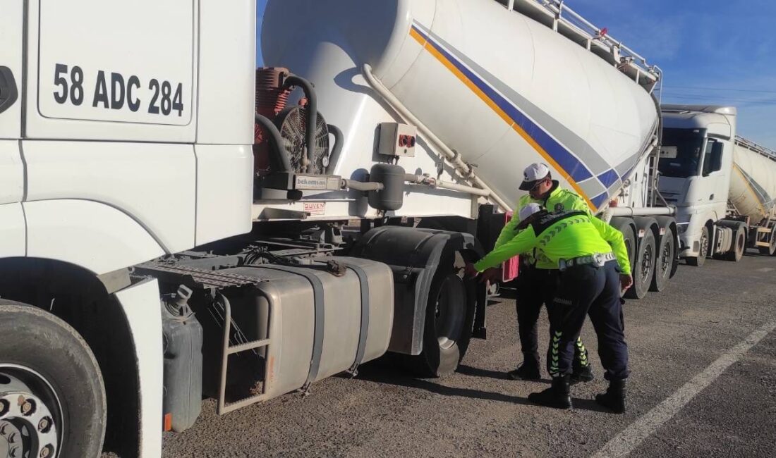 Şefaatli İlçe Jandarma Komutanlığı Trafik Timi tarafından kış mevsiminin başlamasıyla