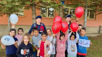 20 Kasım Dünya Çocuk Hakları Günü kapsamında Çayıralan İlçe Jandarma