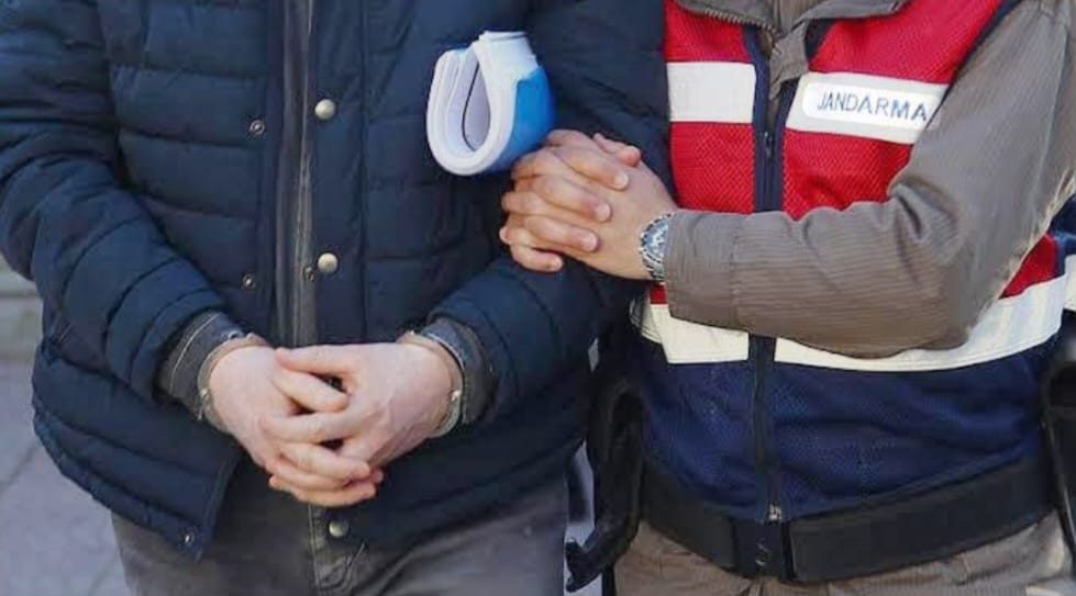 Yenifakılı İlçe Jandarma Komutanlığı ekipleri, köyde yürütülen devriye faaliyeti sırasında