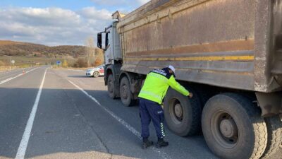 Akdağmadeni İlçe Jandarma Komutanlığı Trafik Jandarması timleri, ilçe genelinde yük
