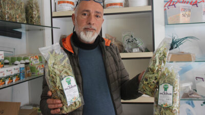 Yozgat’ta havaların soğumasıyla birlikte vatandaşlar, hastalıklardan korunmak için soluğu aktarlarda