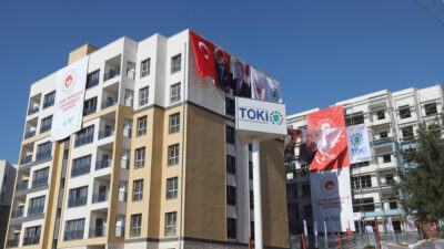 Türkiye genelinde 500 bin kişiyi ev sahibi yapmayı hedefleyen **“Yüzyılın