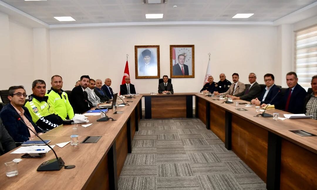 Sorgun Kaymakamı Abdurrezzak Canbolat başkanlığında, kış aylarında alınacak tedbirlerin ele