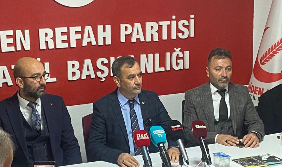 Yeniden Refah Partisi Yozgat İl Başkanı Süleyman Adıgözel, parti binasında