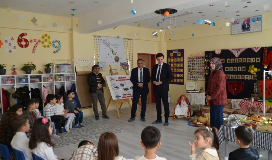 Aydıncık Kaymakamı Latif Koralp, Bekir Şimşek İlkokulu’nda düzenlenen Yerli Malı