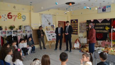 Aydıncık Kaymakamı Latif Koralp, Bekir Şimşek İlkokulu’nda düzenlenen Yerli Malı