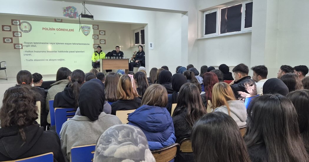 Çayıralan Kaymakamı Esma Atasever Sağıroğlugil’in öncülüğünde, ilçede öğrenim gören öğrencilere