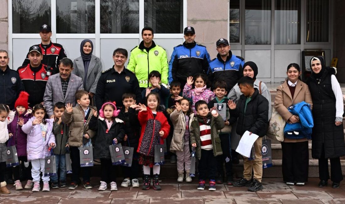 Yozgat Yunus Emre İlkokulu’nun minik öğrencileri, Okul Müdürü Emrullah Özer