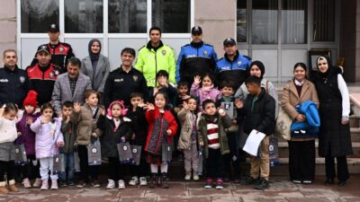 Yozgat Yunus Emre İlkokulu’nun minik öğrencileri, Okul Müdürü Emrullah Özer