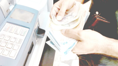 Ev hanımı olarak yaşamını sürdüren ve herhangi bir işte çalışmayan