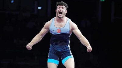 Gaziantep Şahinbey Spor Salonu’nda düzenlenen Büyükler Türkiye Güreş Şampiyonası, nefes