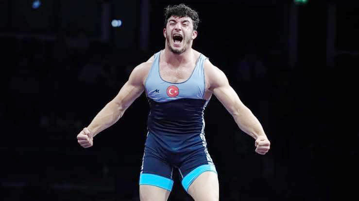 Gaziantep Şahinbey Spor Salonu’nda düzenlenen Büyükler Türkiye Güreş Şampiyonası, nefes