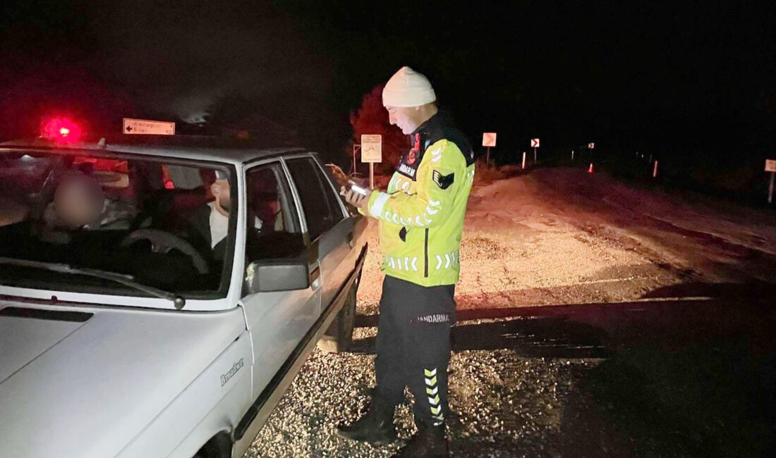 Akdağmadeni İlçe Jandarma Komutanlığı Trafik Jandarması ekiplerince yapılan denetimlerde, sürücü