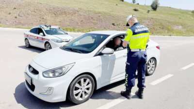 Akdağmadeni İlçe Jandarma Komutanlığı Trafik Timleri tarafından gerçekleştirilen rutin trafik