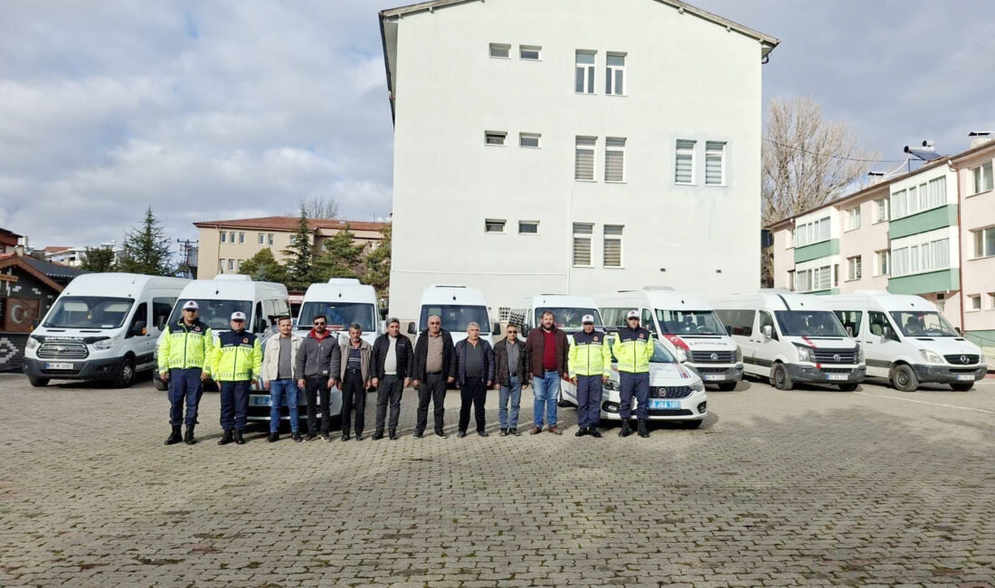 Çayıralan İlçe Jandarma Komutanlığı Trafik Jandarması ekipleri, ilçede faaliyet gösteren
